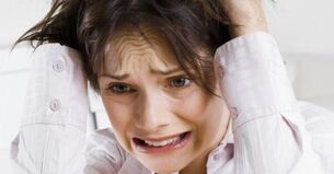 Das Auftreten von Schmerzen bei einer Frau aufgrund von Stress
