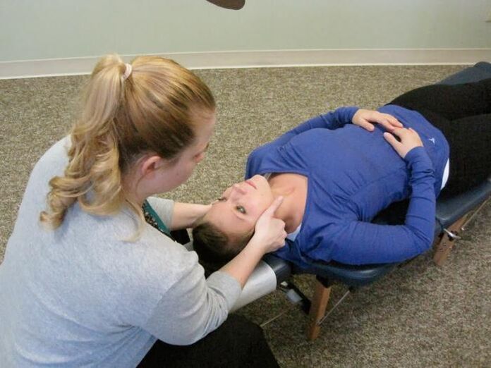 Bei Osteochondrose ist eine Massage der Halswirbelsäule erforderlich